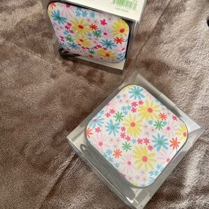 2 Floral Patterned Wireless Speaker